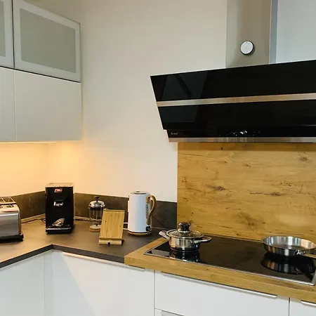 Firmen & Brecht 1 Apartman *